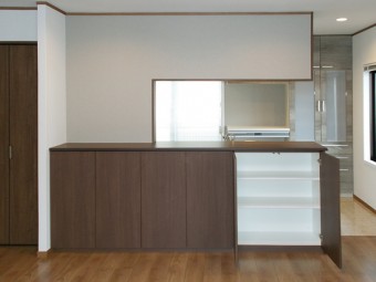 二階に水周りを新設、階段も架け替え二世帯住宅に 二階に水周りを新設、階段も架け替え二世帯住宅に